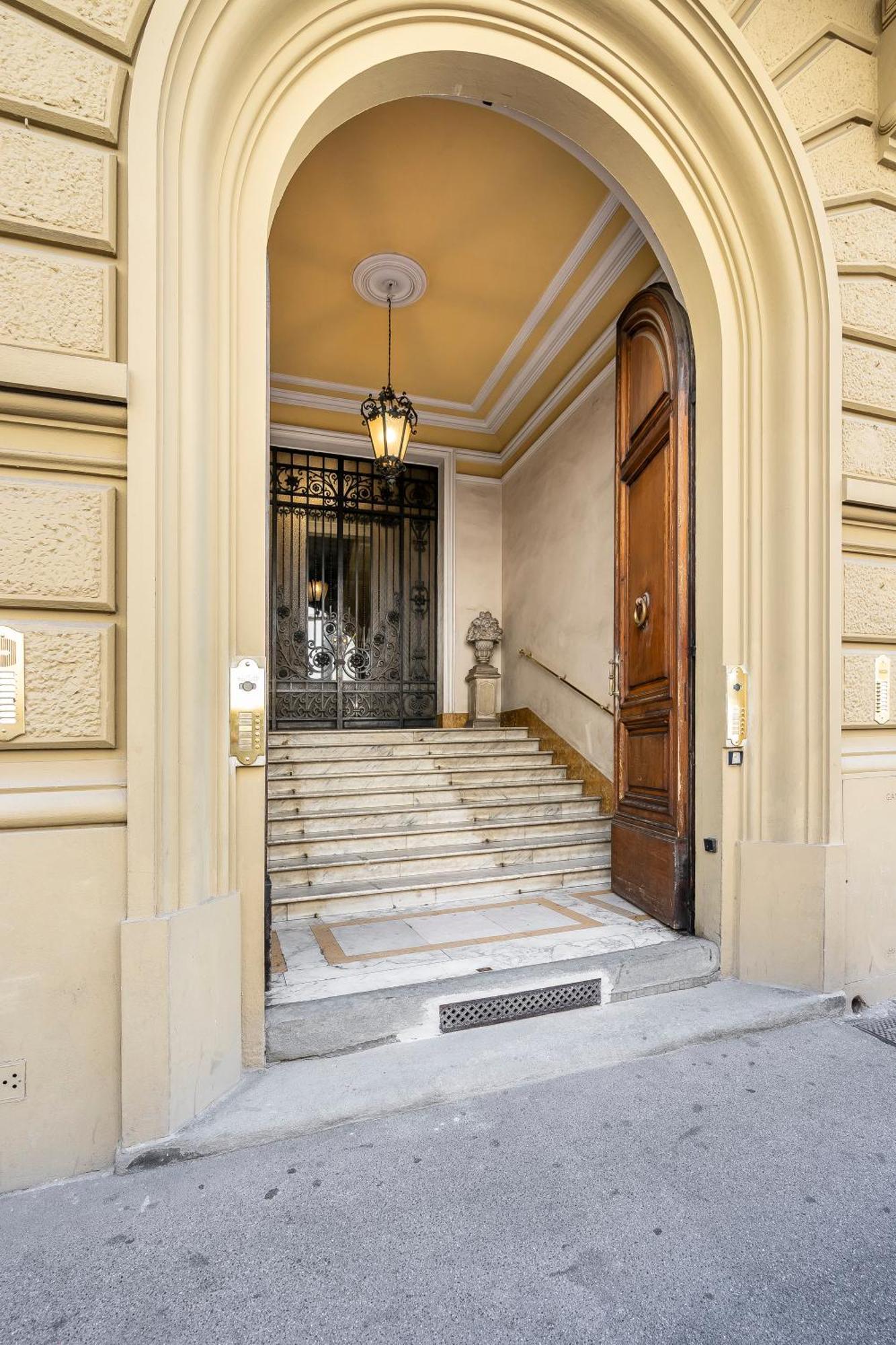 San Marco Black Appartamento Luxury Con Terrazzo E Parcheggio Su Richiesta フィレンツェ エクステリア 写真